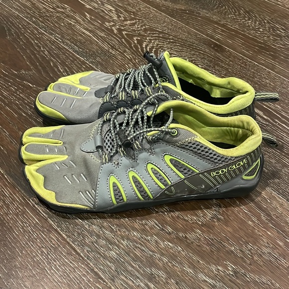 3 toed adventure shoes - Picture 2 of 3